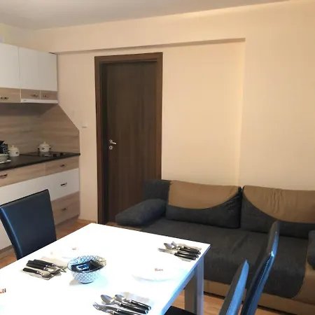 Palace De Luxe Aparthotel